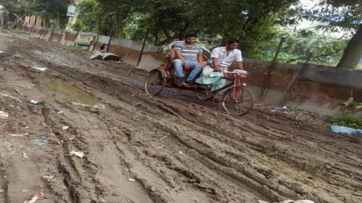 শিবপুরে আধা কি.মি. রাস্তার জন্য জনদুর্ভোগ