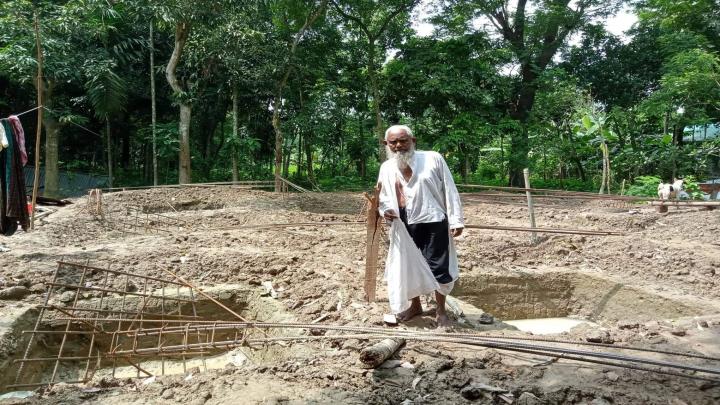 শিবপুরে পৈতৃক সম্পত্তিতে গৃহনির্মাণে বাধা ও মারধরের অভিযোগ 