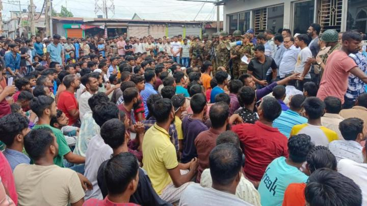 নরসিংদীতে সেনাবাহিনীর হস্তক্ষেপে কাজে ফিরলো ২০ হাজার শ্রমিক