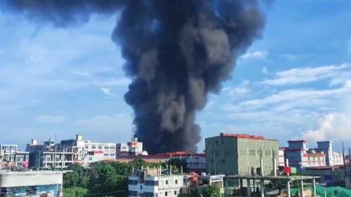 পলাশে প্রাণ ইন্ডাস্ট্রিয়াল পার্কে আগুনে শ্রমিক নিহত, আগুন নিয়ন্ত্রণে