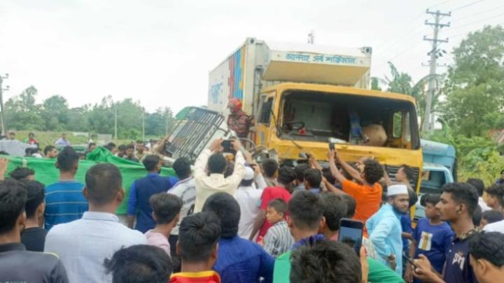 রায়পুরায় পিকাপ, কাভার্ডভ্যান ও লেগুনার ত্রিমুখী সংঘর্ষে চালক নিহত