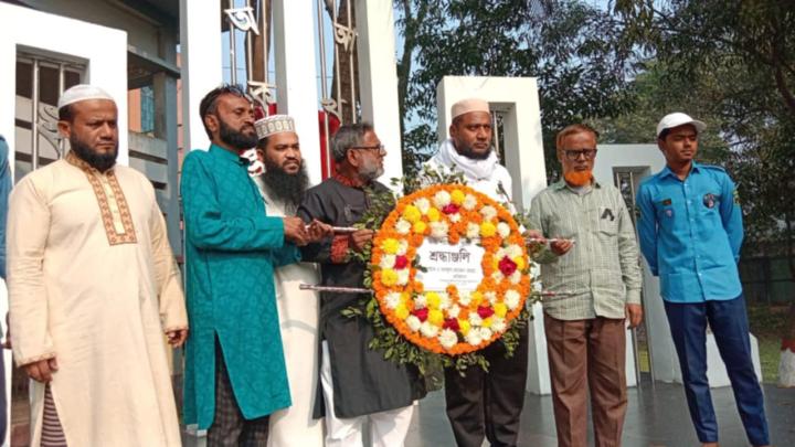 মাধবদীতে ভাষা শহিদদের স্মরণে দোয়া, খাবারসহ নগদ অর্থ বিতরণ